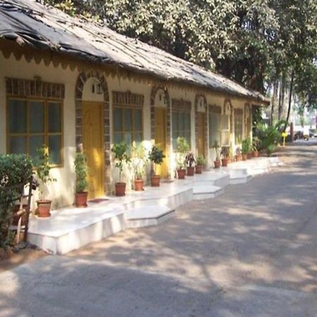 Juhu Hotel Мумбаи Экстерьер фото